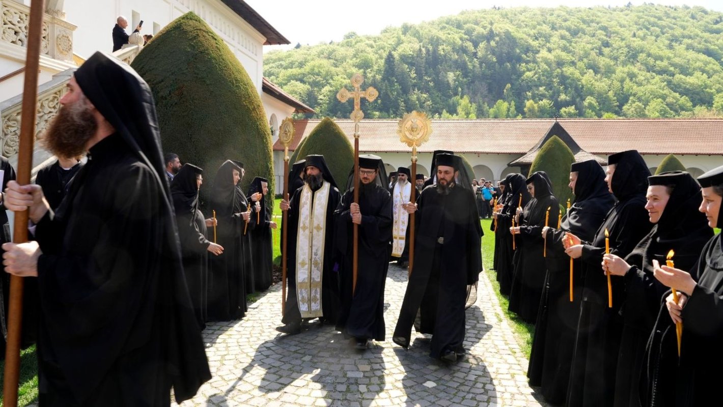 Deshumarea moaştelor Sfântului Cuvios Serafim cel Răbdător 329903