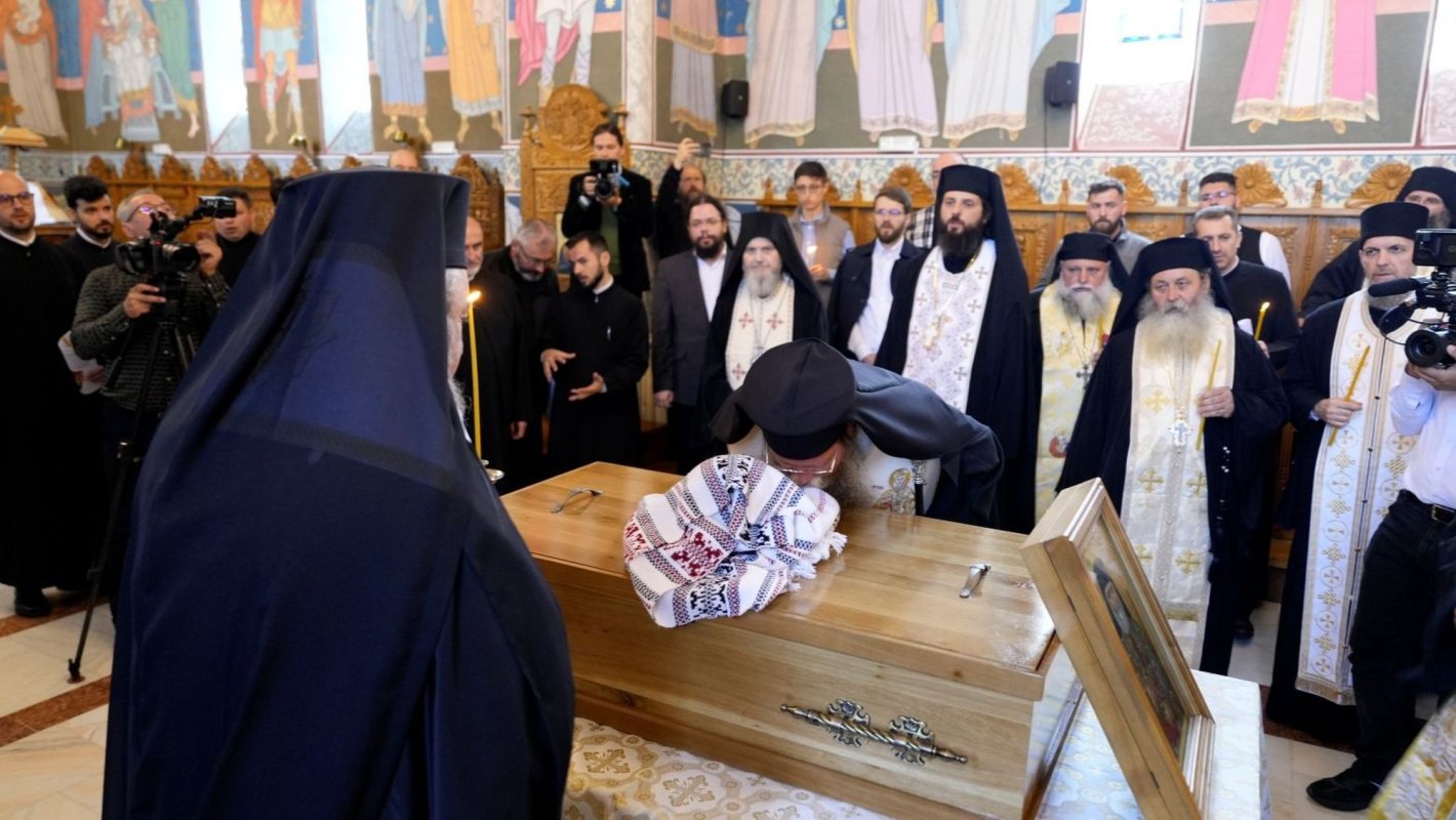 Deshumarea moaştelor Sfântului Cuvios Serafim cel Răbdător 329905