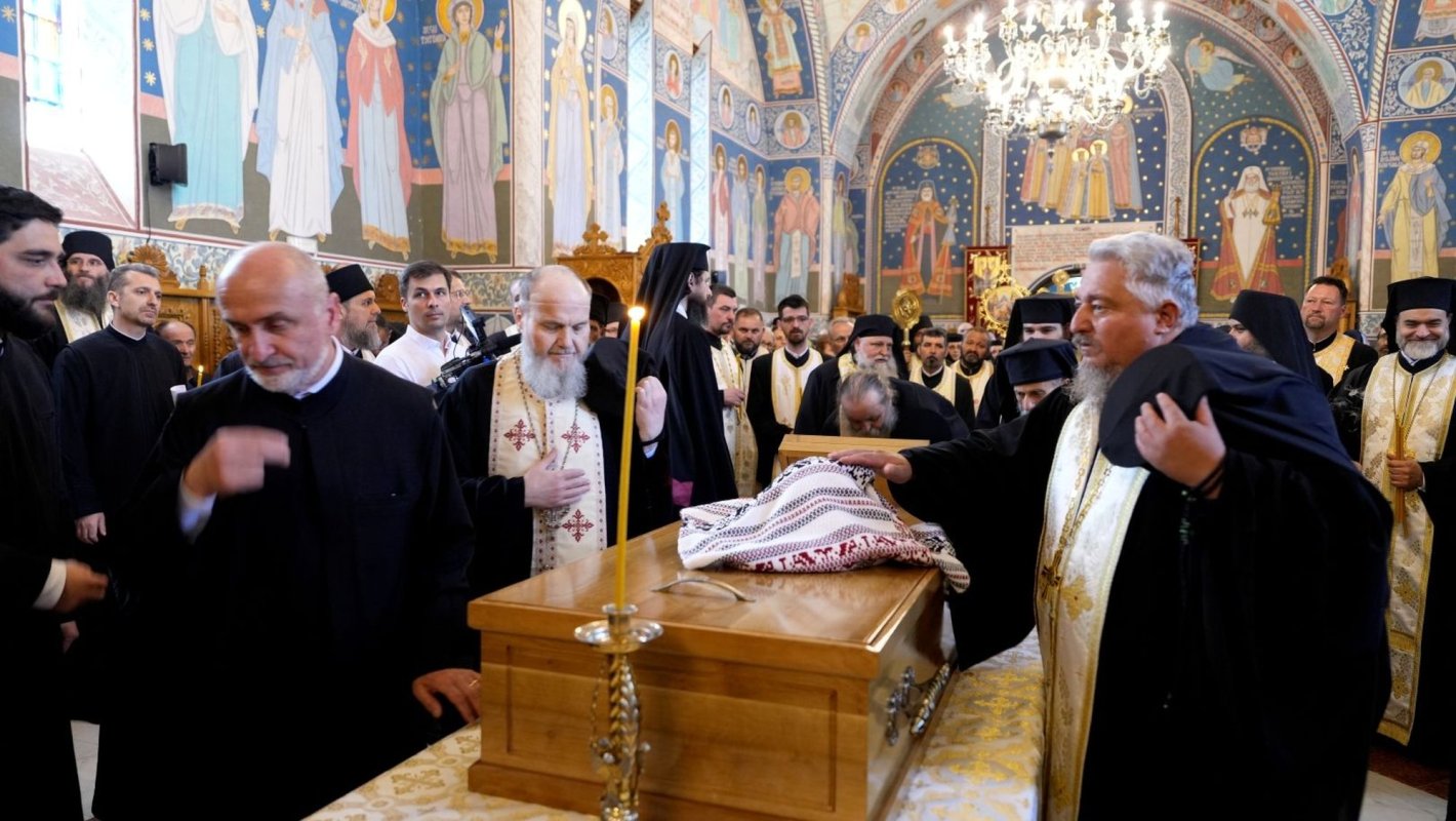 Deshumarea moaştelor Sfântului Cuvios Serafim cel Răbdător 329907