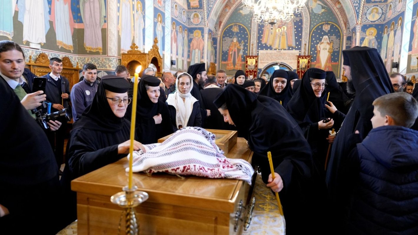 Deshumarea moaştelor Sfântului Cuvios Serafim cel Răbdător 329908