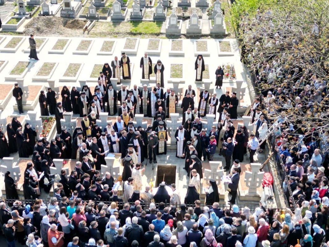 Deshumarea moaştelor Sfântului Cuvios Serafim cel Răbdător 329909