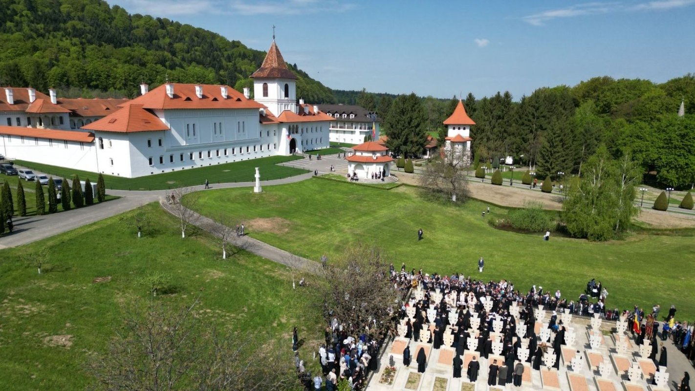 Deshumarea moaştelor Sfântului Cuvios Serafim cel Răbdător 329910