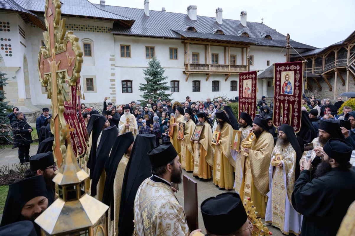 Credinţa şi dorul de Dumnezeu, moşteniri scumpe primite de la părinţi 328960