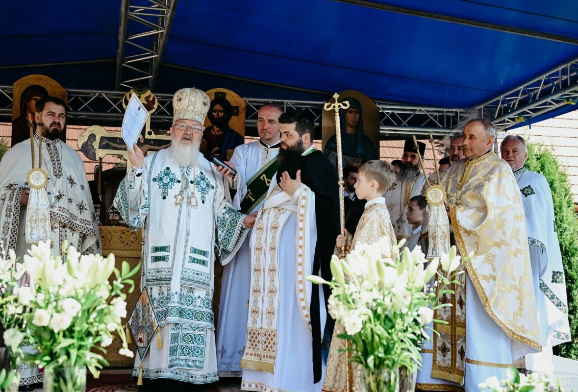 Izvorul Tămăduirii, hram la Mănăstirea Salva, Bistriţa-Năsăud 329915