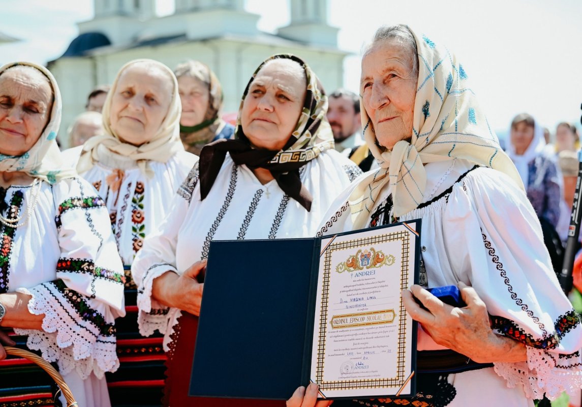 Izvorul Tămăduirii, hram la Mănăstirea Salva, Bistriţa-Năsăud 329920