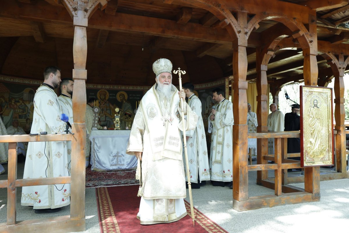 „Izvorul Tămăduirii” la Mănăstirea Maglavit  329922