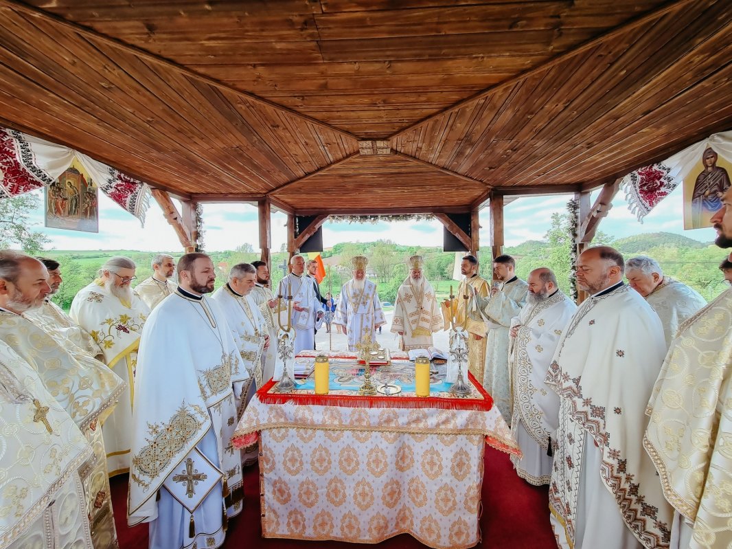 Hramul Bisericii „Sf. Ap. Toma” din Oarța de Sus, Maramureş 329985