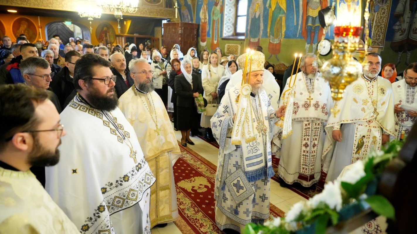 Liturghie arhierească în Duminica a 2-a după Paşti la Braşov 329978