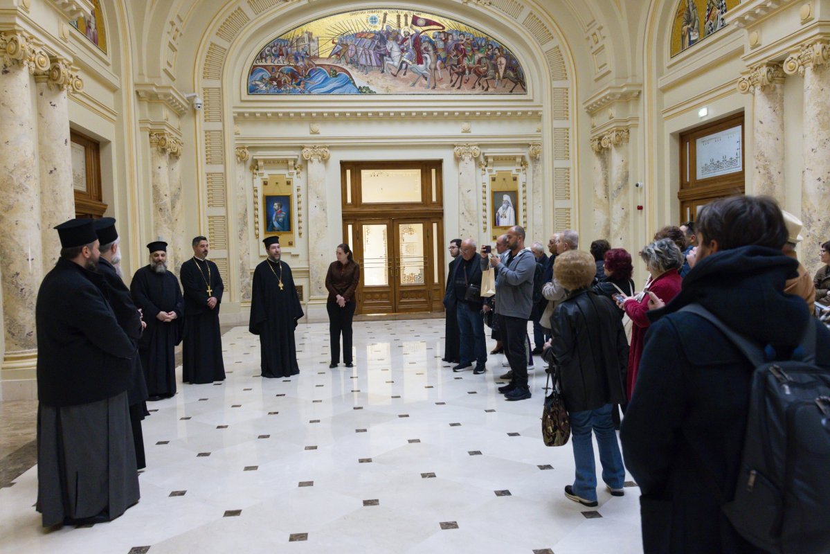 Oaspeți greci în vizită la Patriarhia Română 330031