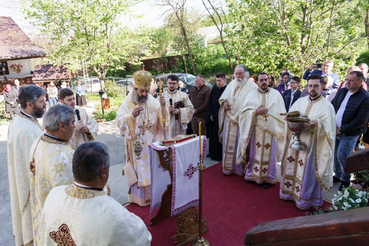 Sfințire la Parohia „Nașterea Maicii Domnului” - Curături, Protopopiatul Iași III 329957