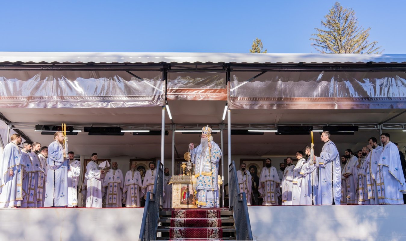 Slujire arhierească la Catedrala Arhiepiscopală din Suceava 329961