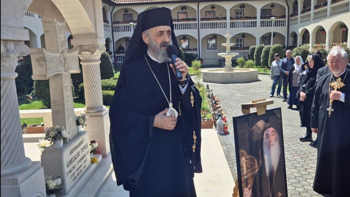 Maica Domnului, cinstită de credincioşi la Mănăstirea Sighișoara 330091