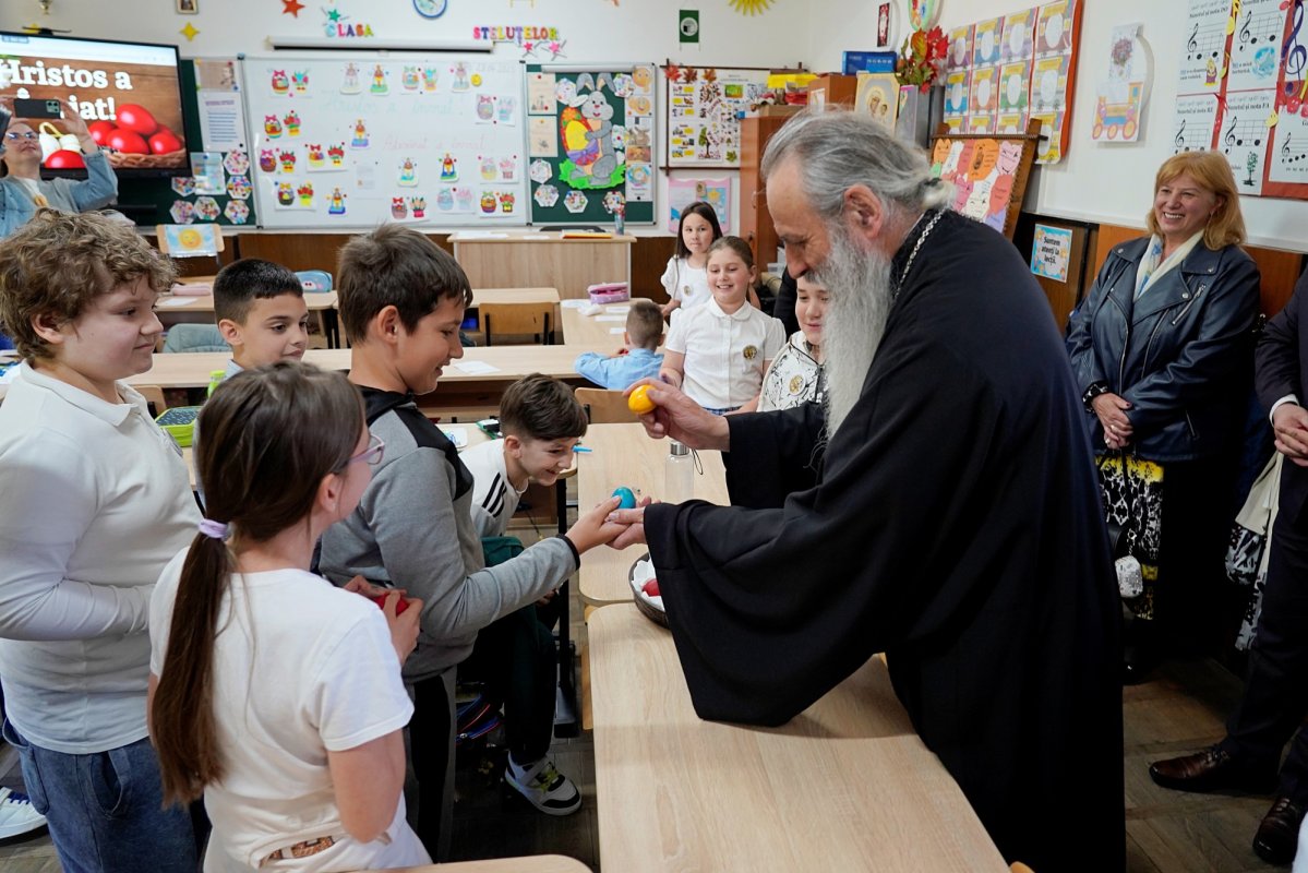 Mitropolitul Moldovei și Bucovinei, în vizită la Liceul Teologic Ortodox din Piatra Neamț 330073
