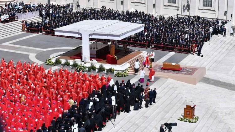 Papa Francisc a fost înmormântat 330046