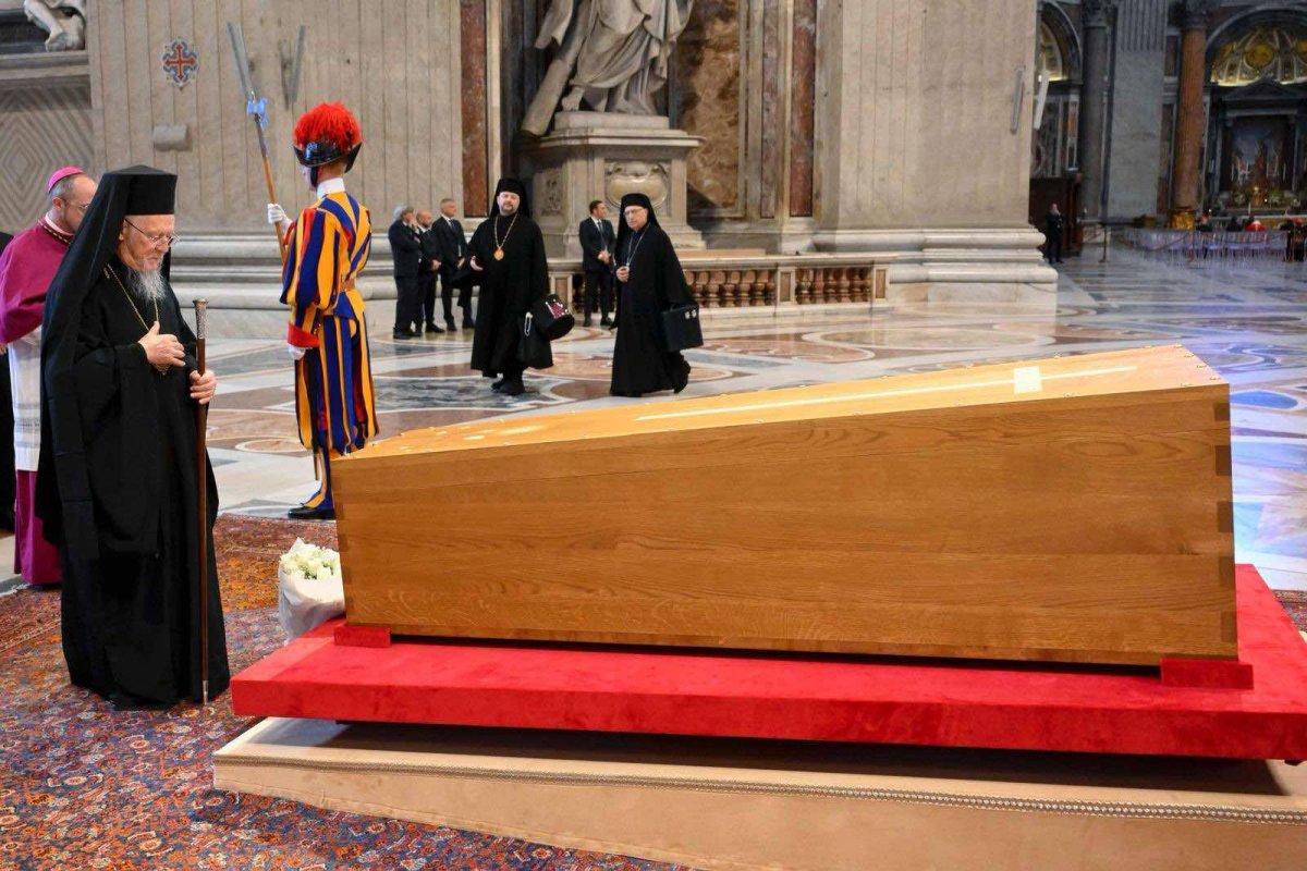 Papa Francisc a fost înmormântat 330049