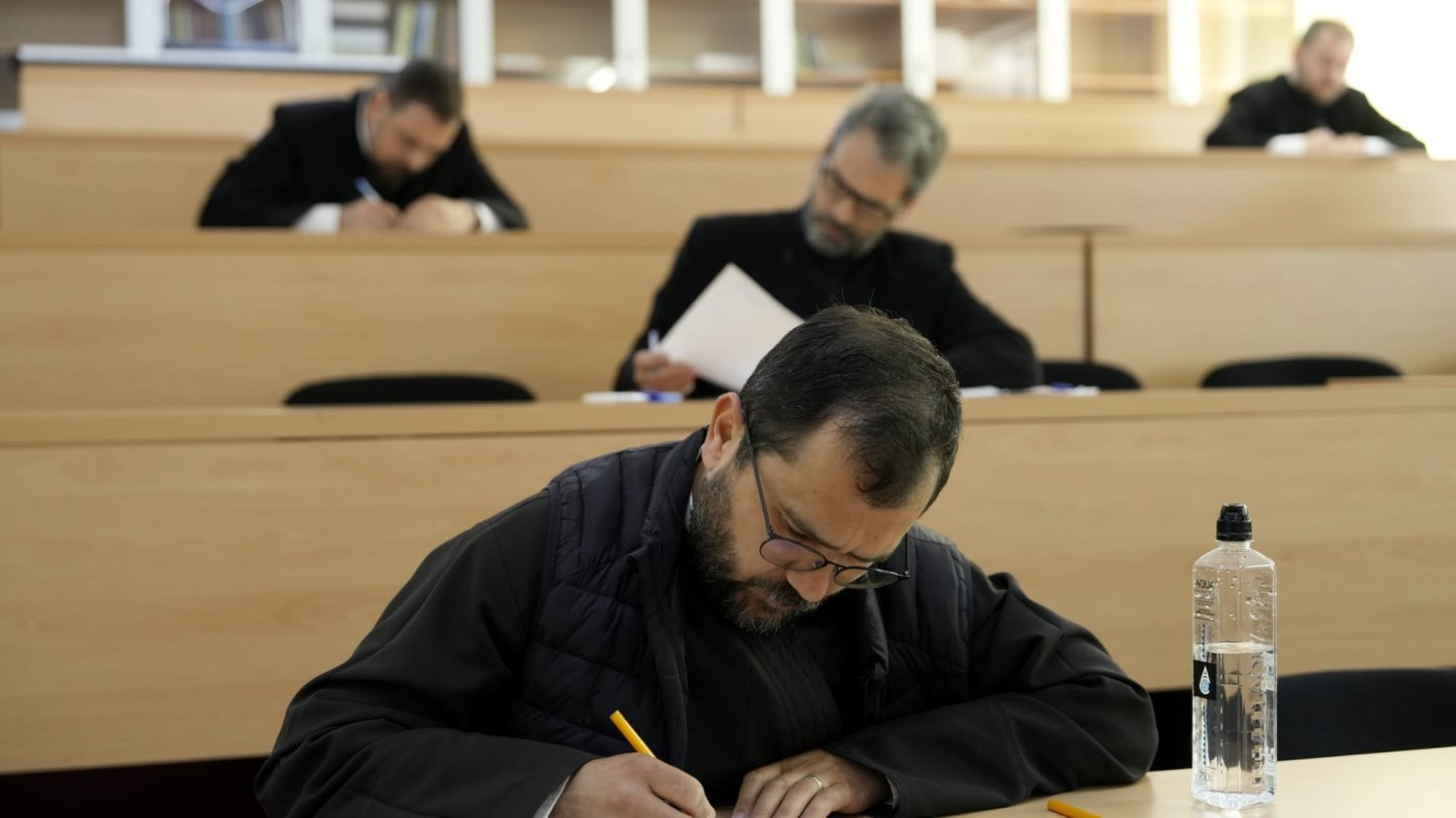 Examen la Sibiu pentru promovarea clericilor în parohiile din mediul urban 330174