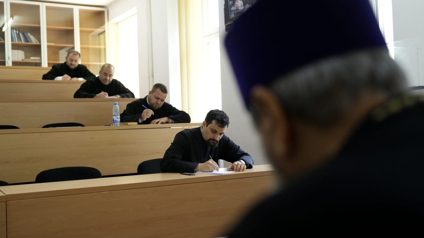 Examen la Sibiu pentru promovarea clericilor în parohiile din mediul urban 330177