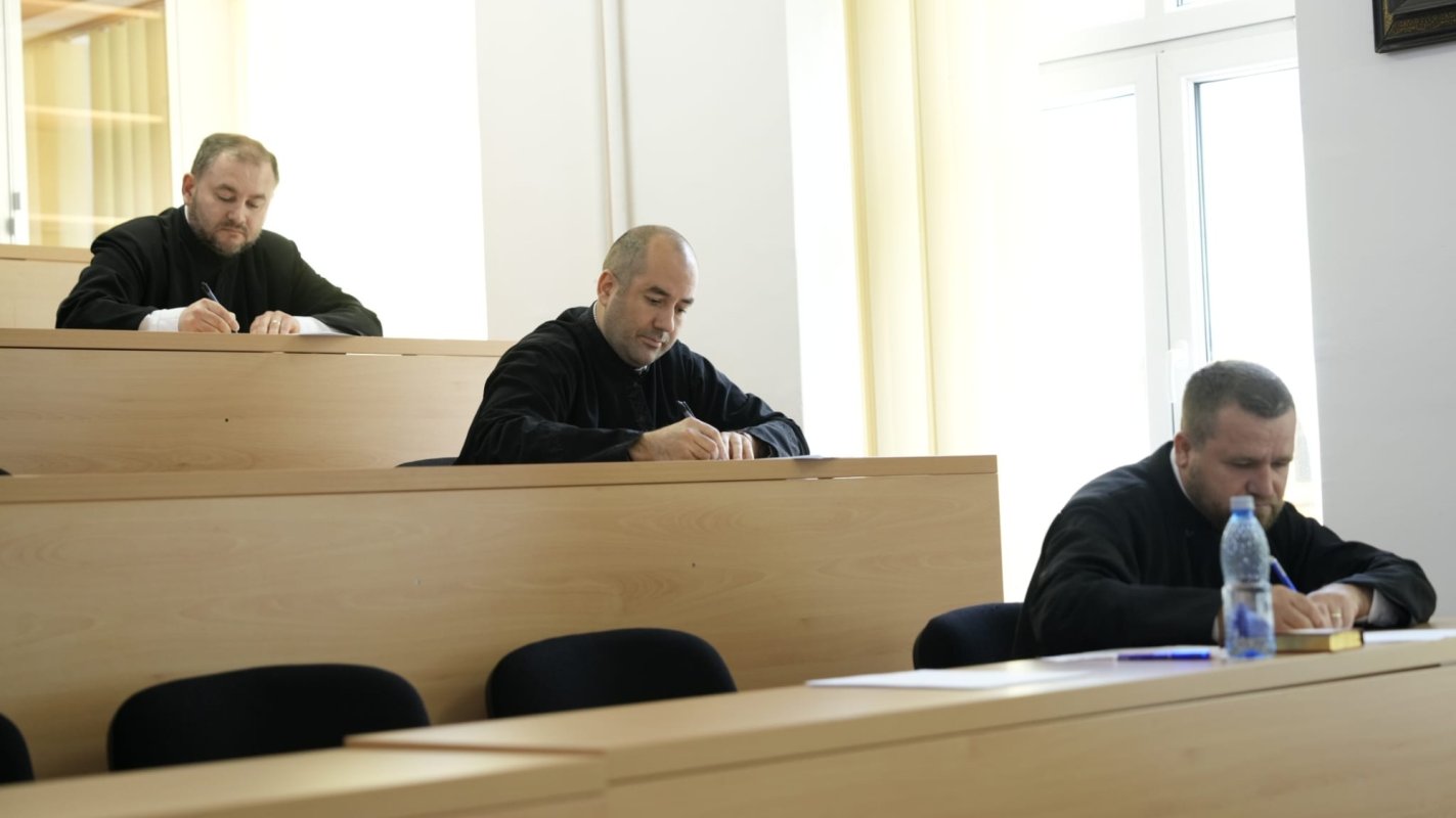 Examen la Sibiu pentru promovarea clericilor în parohiile din mediul urban 330178