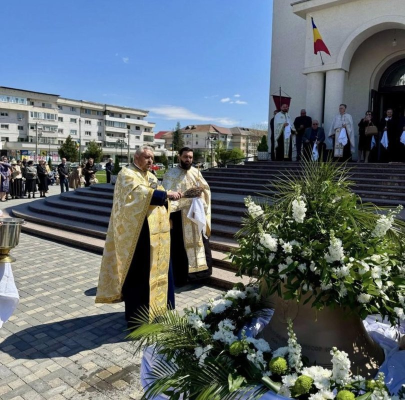 Noi clopote pentru catedrala din Onești 330182