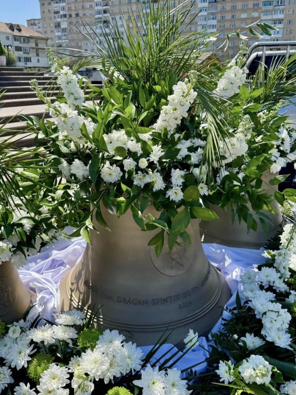 Noi clopote pentru catedrala din Onești 330183