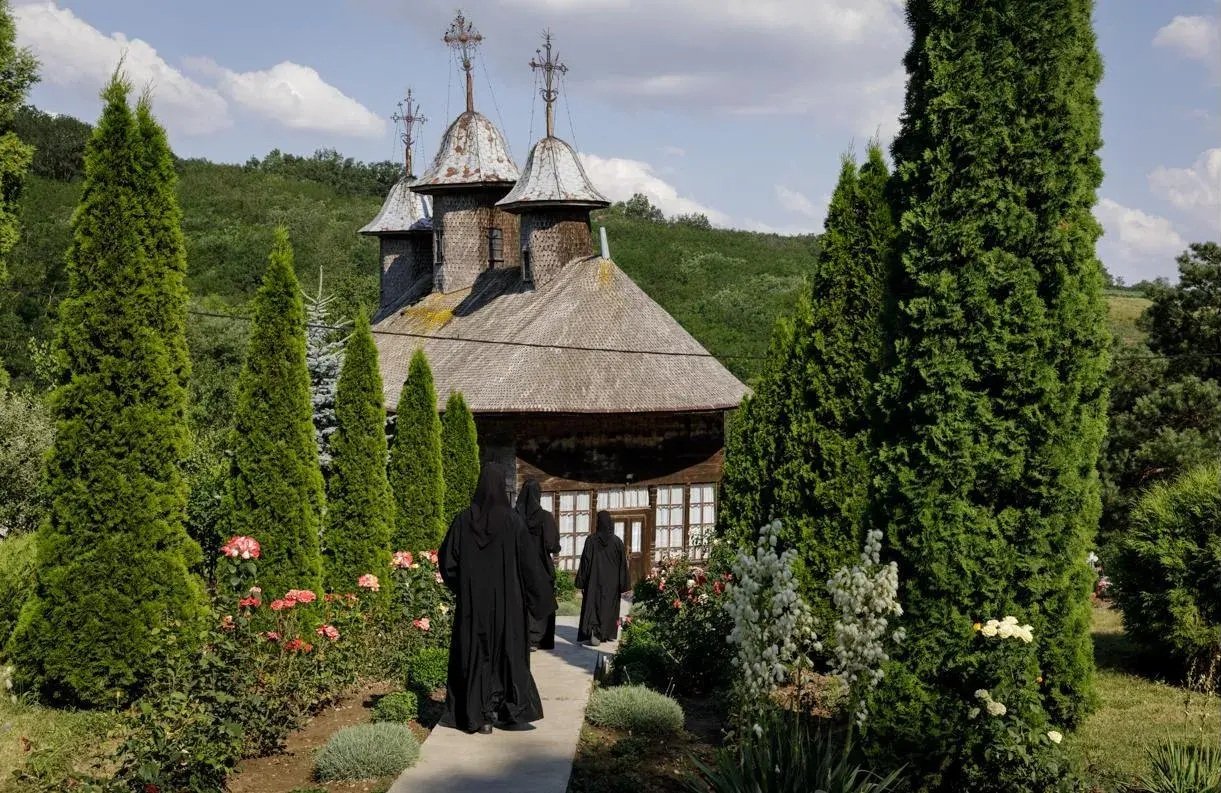 Achiziție publică de servicii de auditare financiară pentru obiectivul „Consolidare‑restaurare Biserica de lemn «Sf. Nicolae» și turn-clopotniță, Mănăstirea Pârvești” 330362