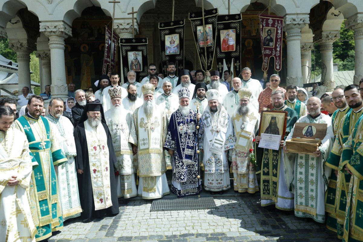 Sfântul Cuvios Irodion cinstit la Mănăstirea Lainici din Gorj 330473