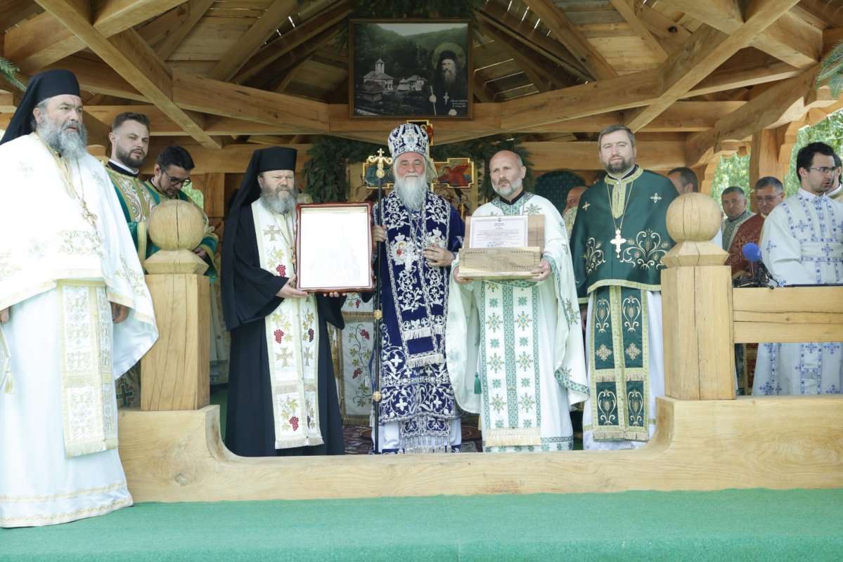 Sfântul Cuvios Irodion cinstit la Mănăstirea Lainici din Gorj 330596