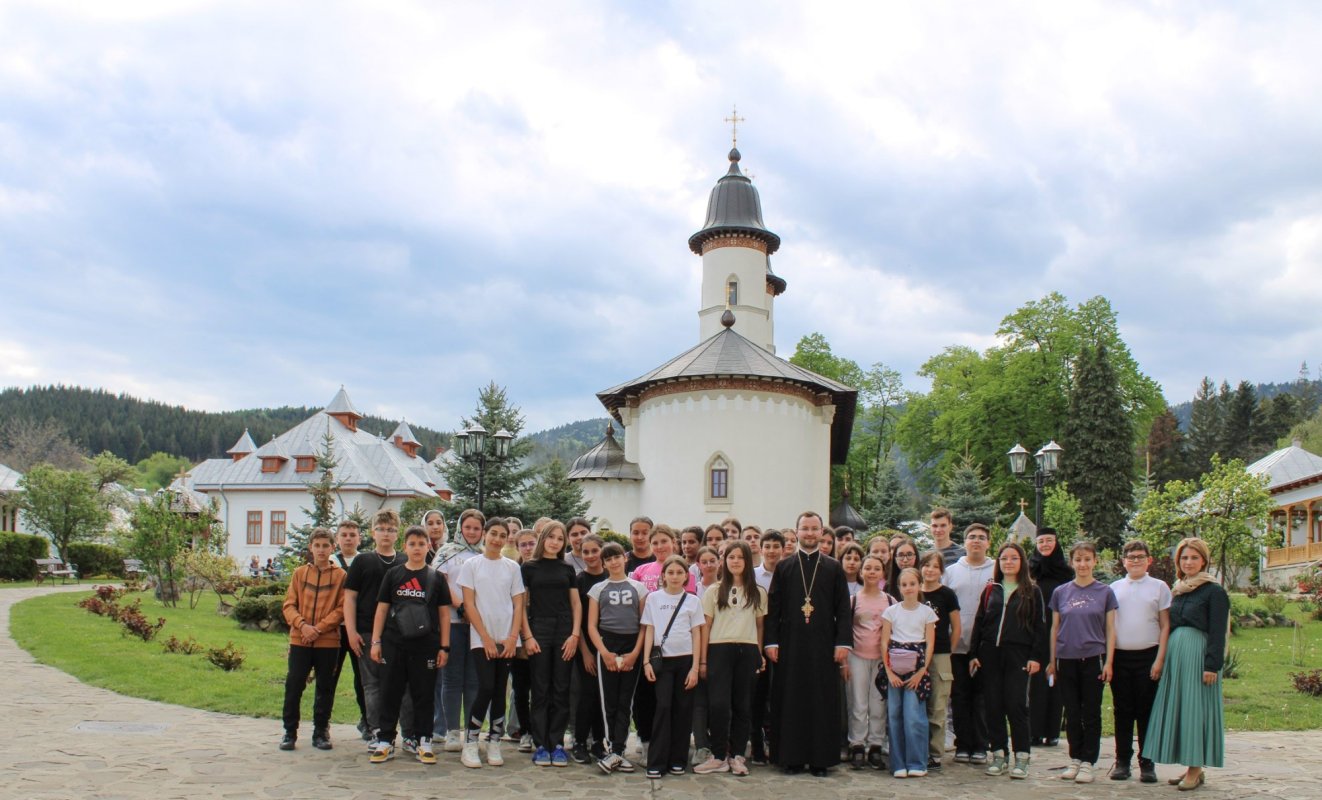 Peregrinare în inima Moldovei istorice cu 50 de tineri buzoieni 330652