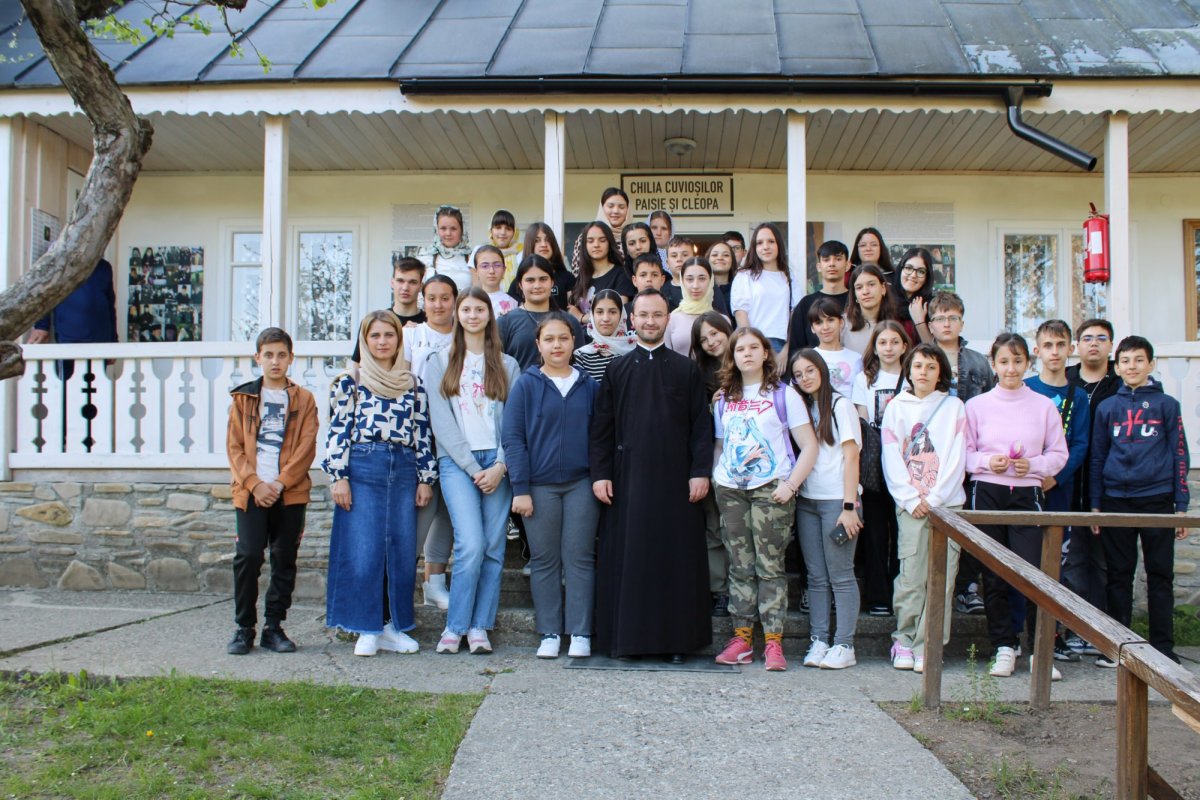 Peregrinare în inima Moldovei istorice cu 50 de tineri buzoieni 330653