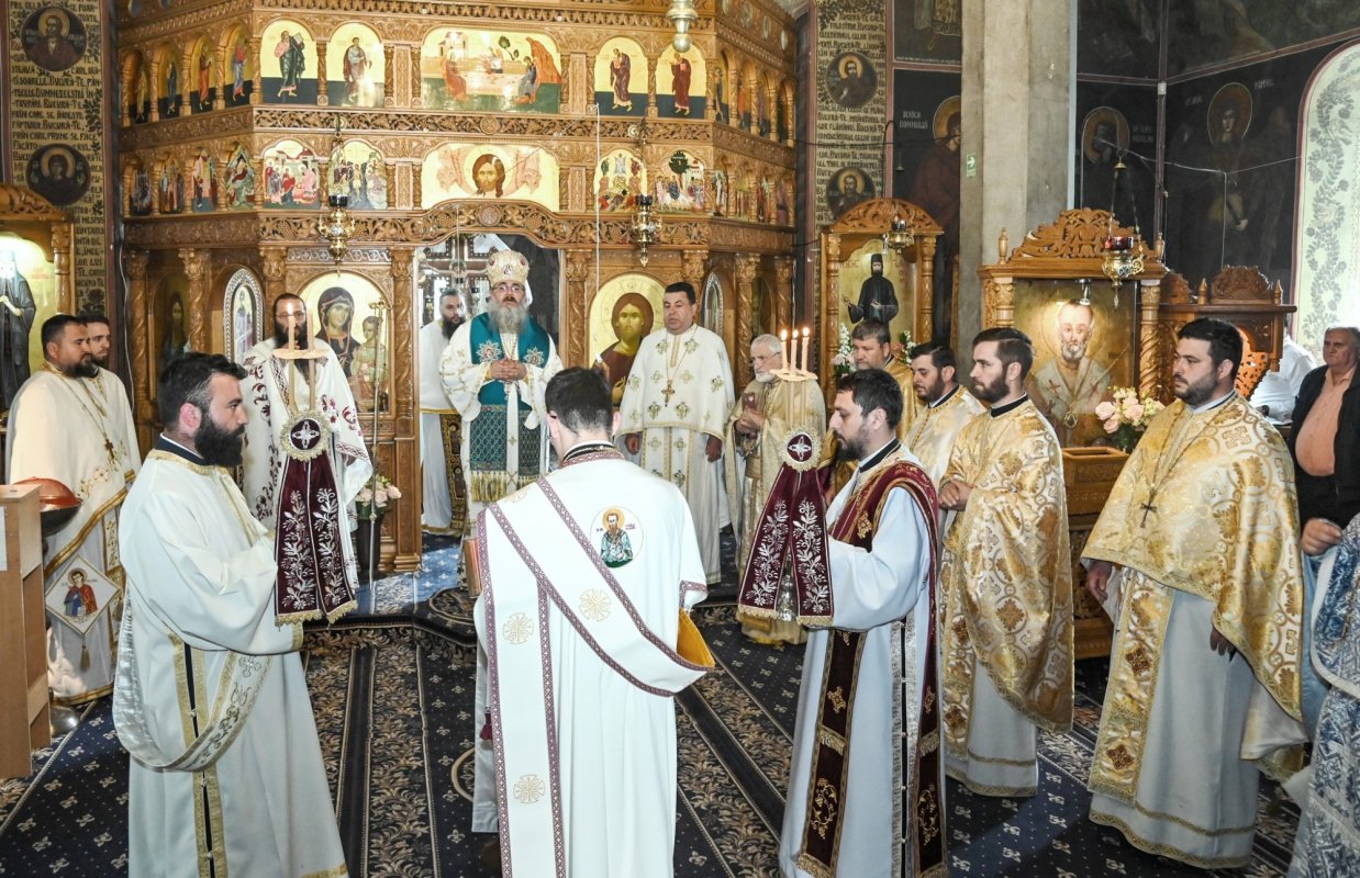 Schitul giurgiuvean „Sfântul Ierarh Nicolae” şi‑a sărbătorit al doilea hram 330674