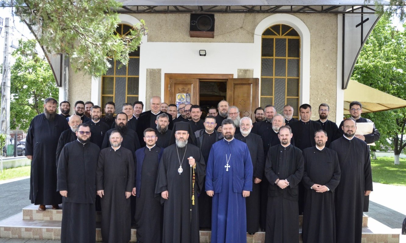 Conferința slujitorilor sfintelor altare din Protopopiatul Hațeg 330836