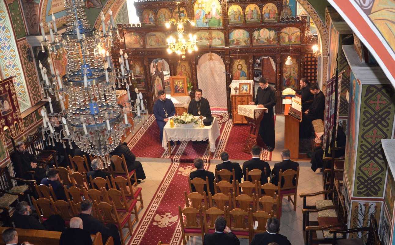 Conferința slujitorilor sfintelor altare din Protopopiatul Hațeg 330838