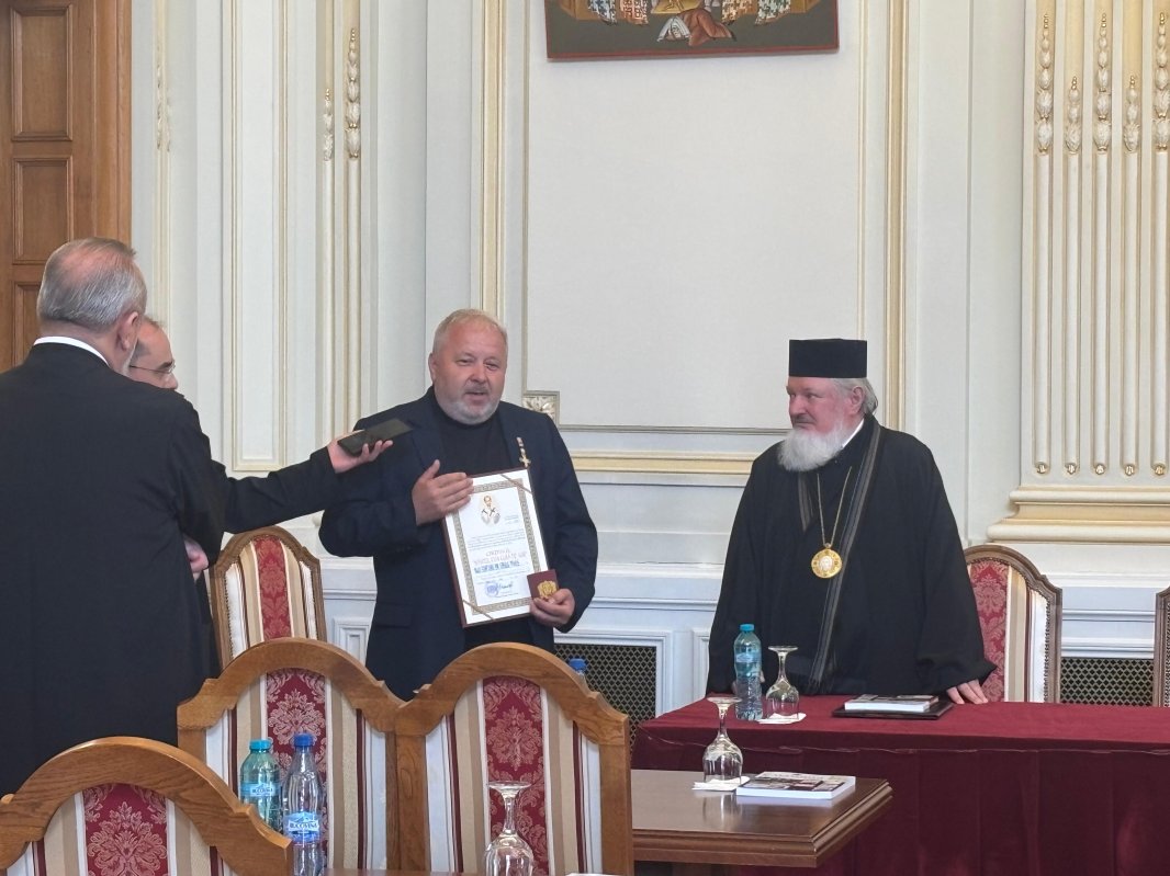 Distincție de vrednicie pentru fostul inspector general pentru religie 330857