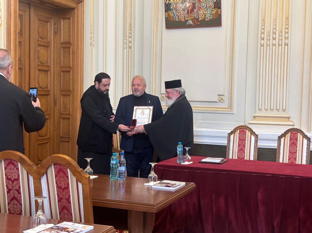 Distincție de vrednicie pentru fostul inspector general pentru religie 330858