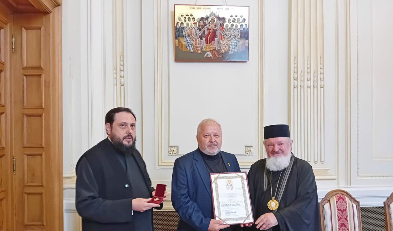 Distincție de vrednicie pentru fostul inspector general pentru religie 330860