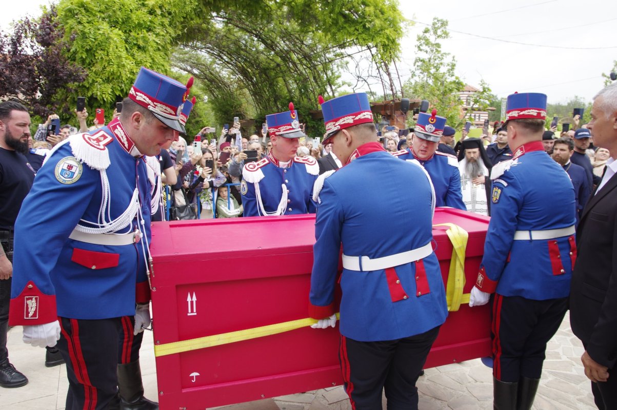 Moaștele Sfintei Elena au părăsit Mănăstirea Pantocrator 330915