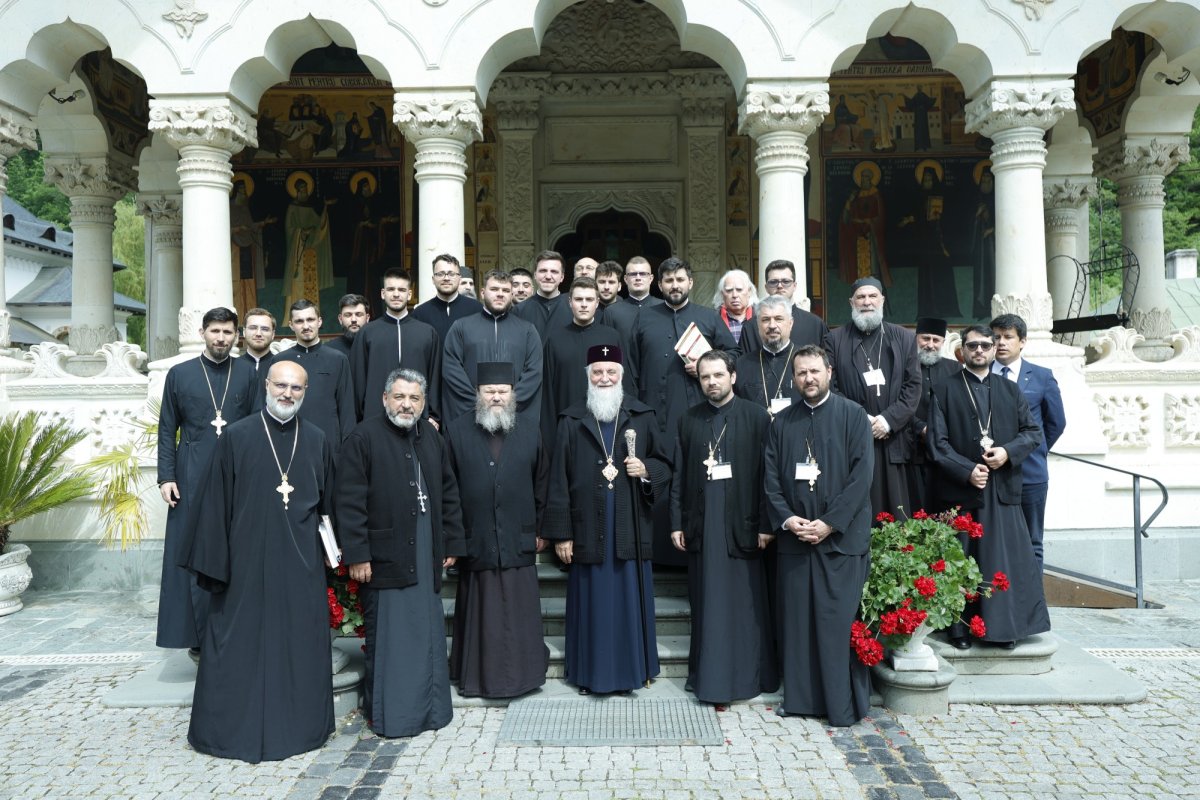 Simpozion național dedicat Sfântului Cuvios Visarion Toia, la Mănăstirea Lainici 330909