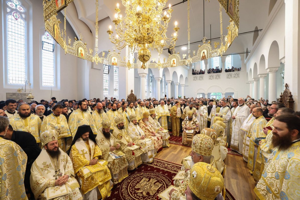 „Părinte, păstor și stâlp al credinței și unității românilor din Regatul Unit al Marii Britanii și Irlandei de Nord” 330976