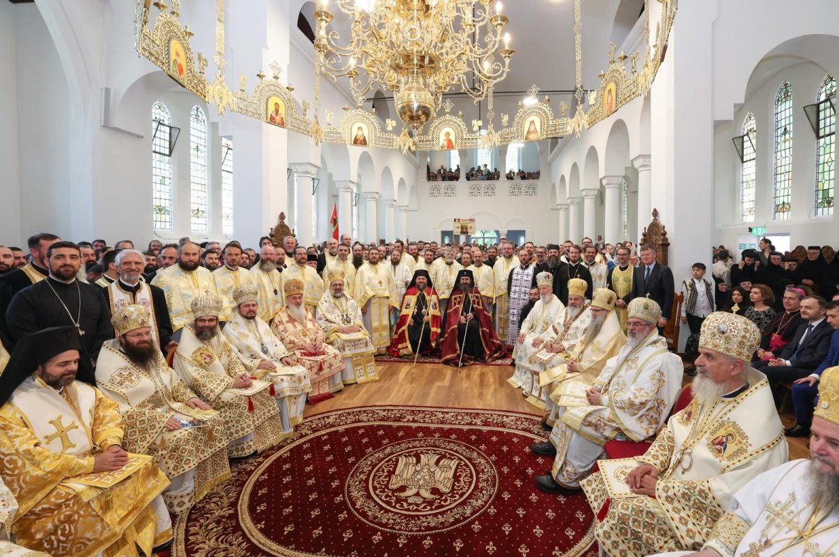 Românii din Londra şi-au primit arhipăstorul 330986