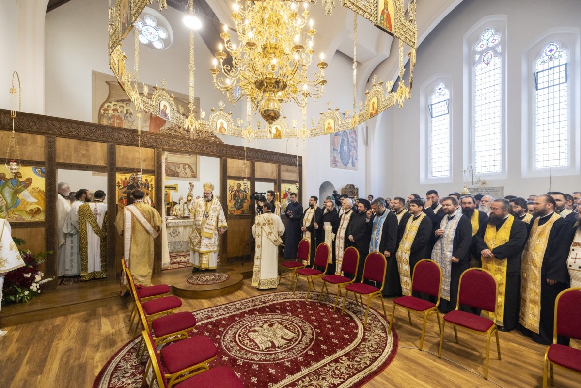 Românii din Londra şi-au primit arhipăstorul 331028