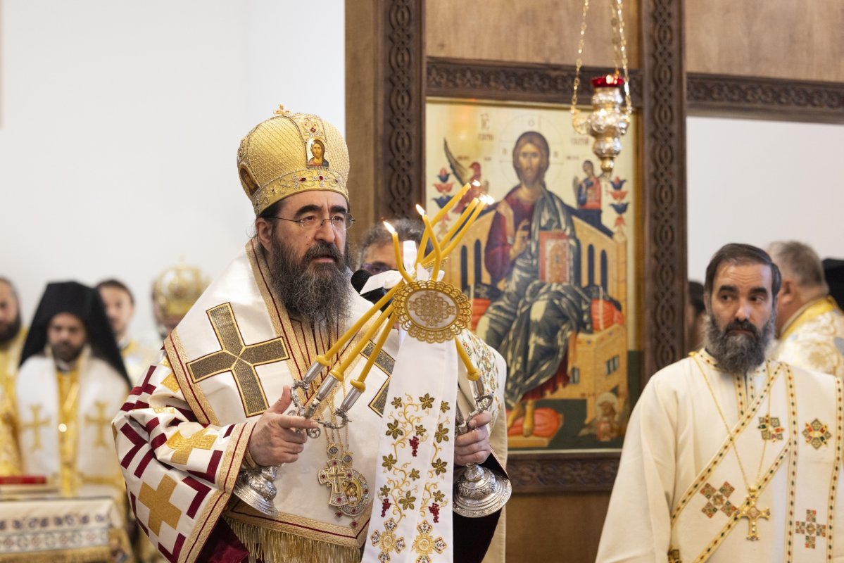 Românii din Londra şi-au primit arhipăstorul 331029