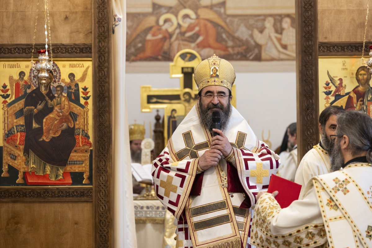 Românii din Londra şi-au primit arhipăstorul 331033