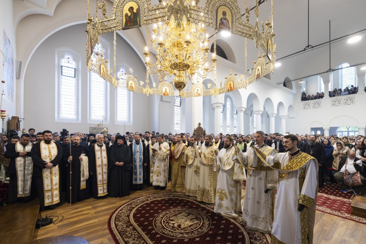 Românii din Londra şi-au primit arhipăstorul 331034
