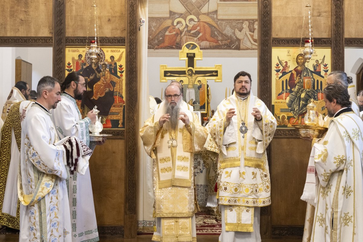 Românii din Londra şi-au primit arhipăstorul 331038