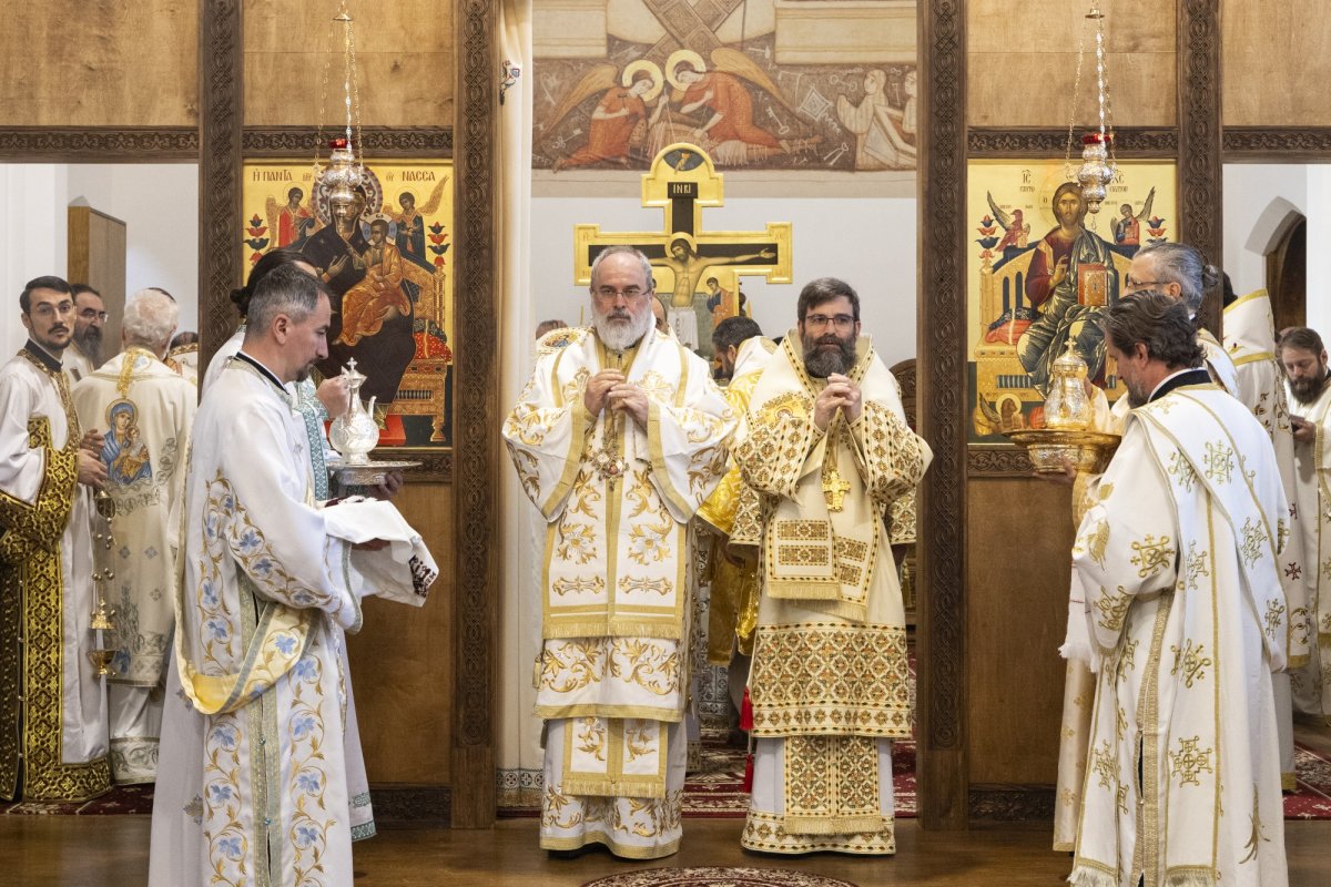 Românii din Londra şi-au primit arhipăstorul 331039