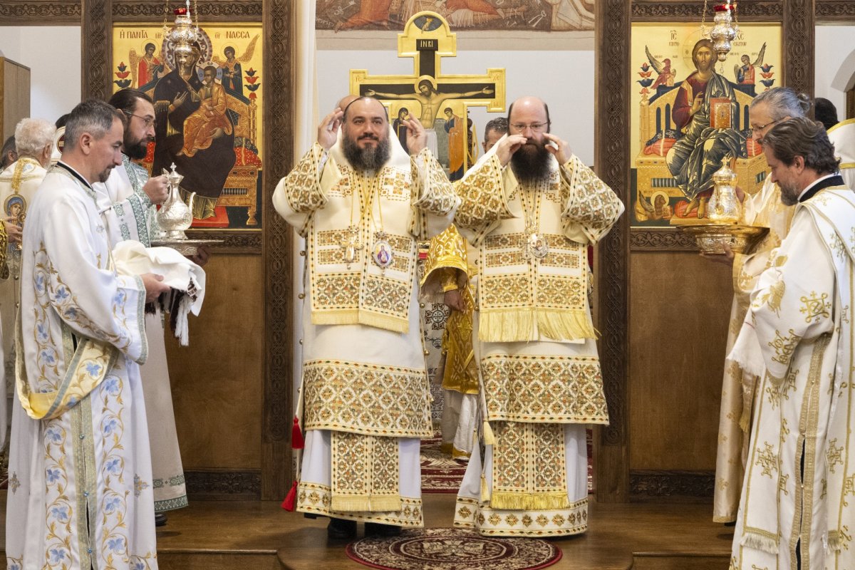 Românii din Londra şi-au primit arhipăstorul 331040