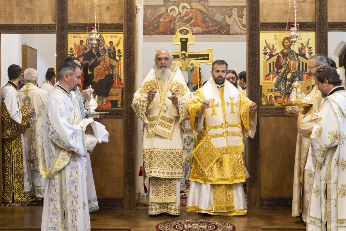 Românii din Londra şi-au primit arhipăstorul 331041