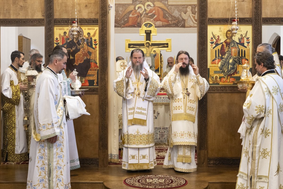 Românii din Londra şi-au primit arhipăstorul 331042