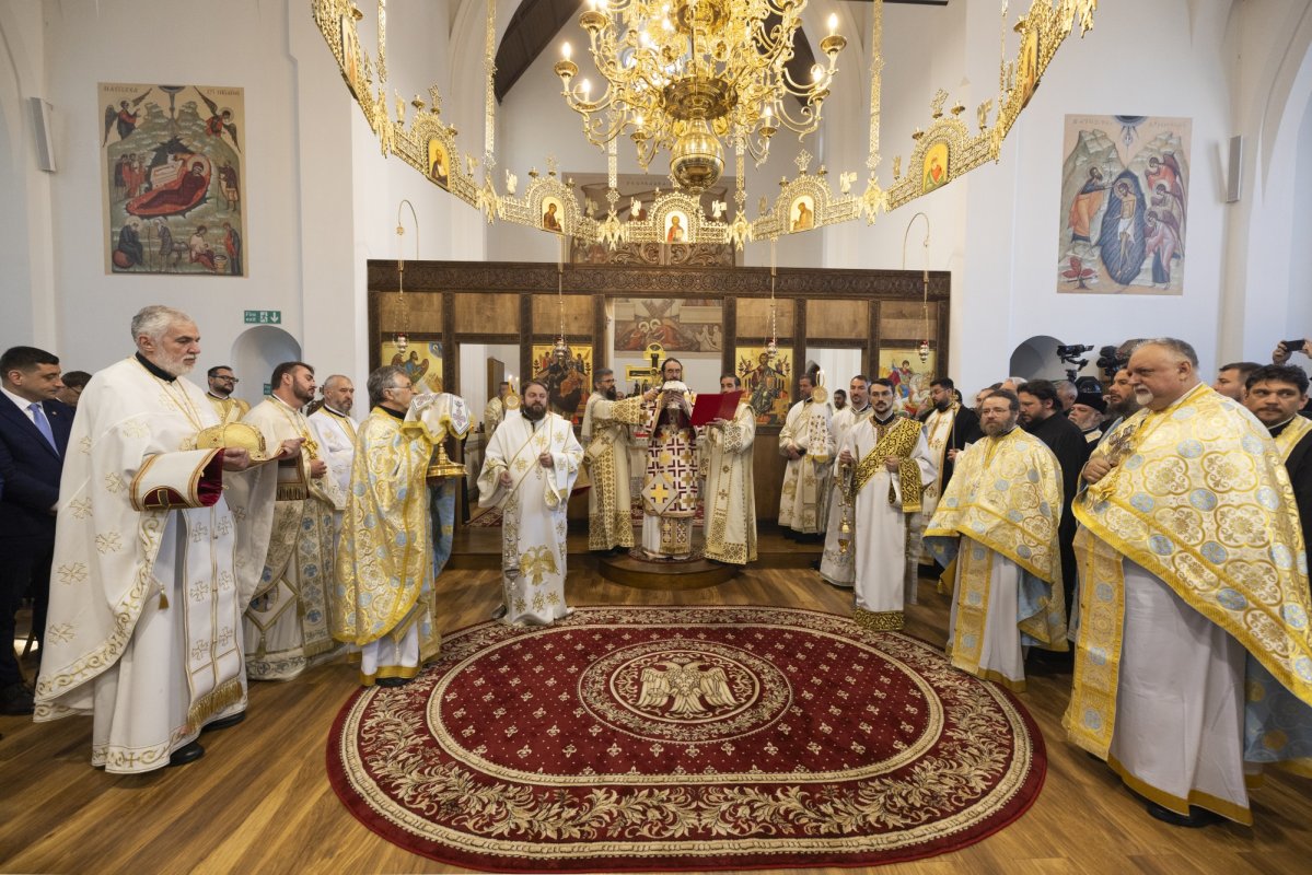 Românii din Londra şi-au primit arhipăstorul 331043