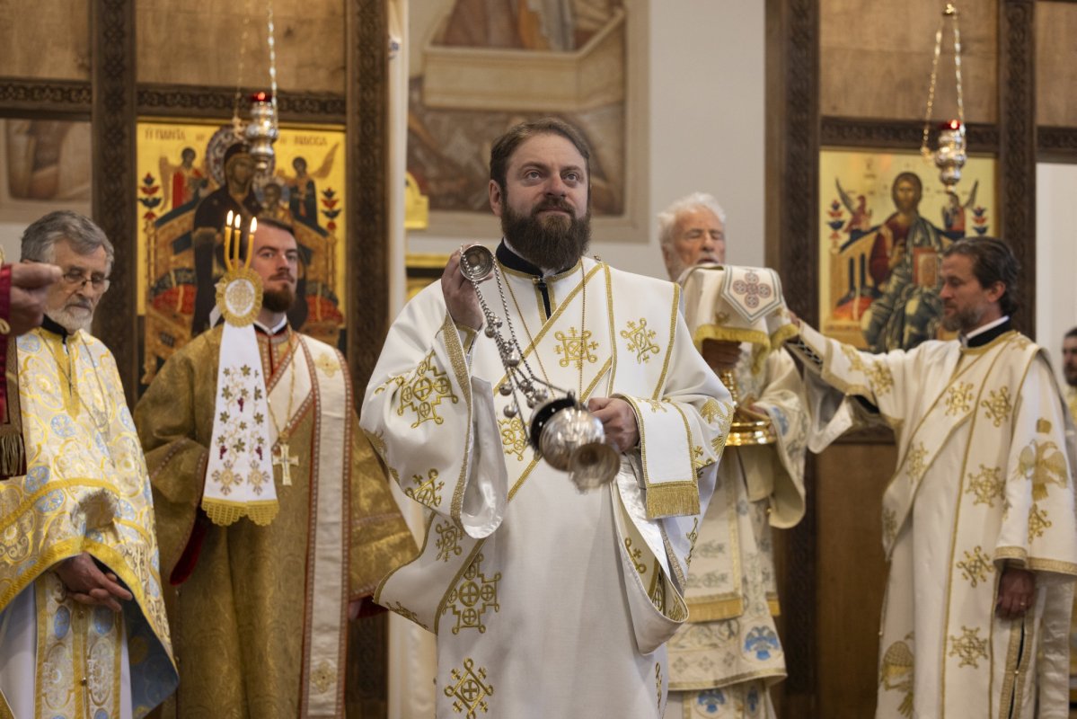 Românii din Londra şi-au primit arhipăstorul 331046